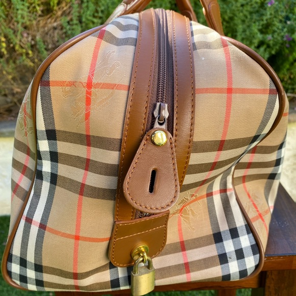 Burberry’s Check duffle bag - Picture 6 of 13